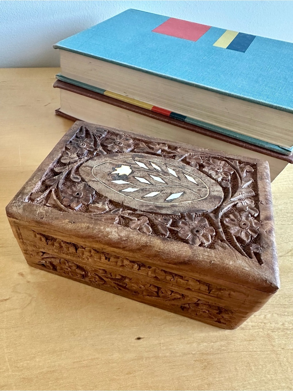 Vintage Hand Carved Wood Trinket Box Shell Leaf Inlay Jewelry Stash Box